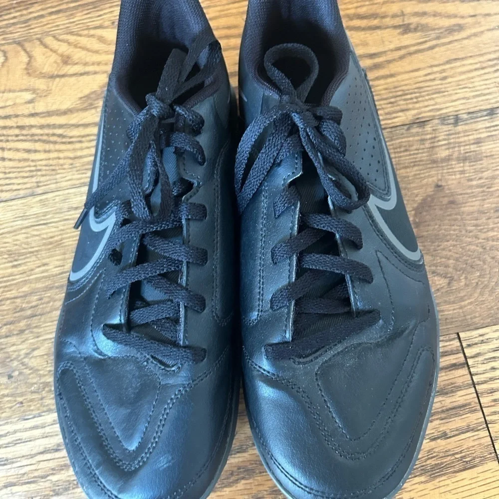 Nike Tiempo Legend 9 Indoor Club Soccer Shoes Size 6 Youth